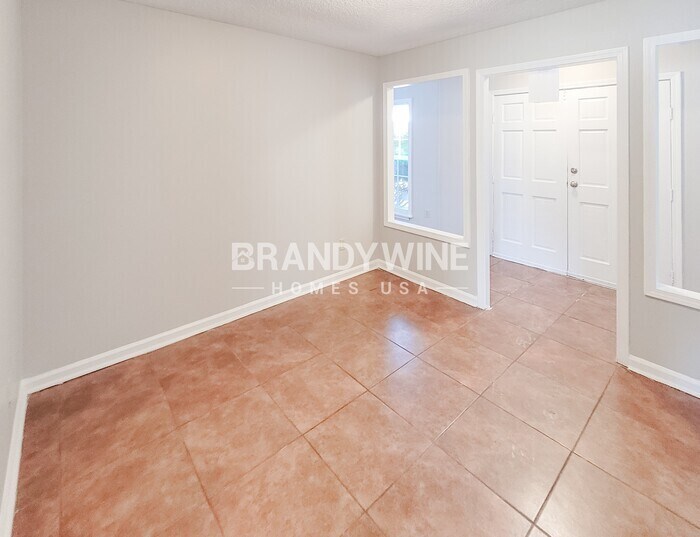 Building Photo - 6395 Golden Park Dr