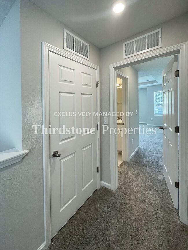 Building Photo - 1309 Pangola Dr