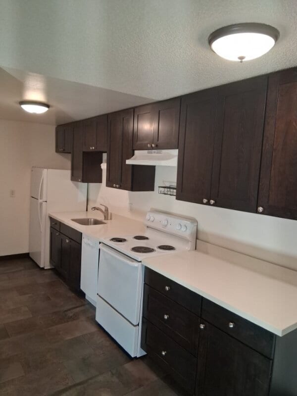 Building Photo - 10800 Roosevelt Way NE