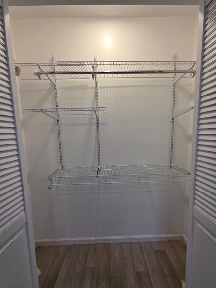 Building Photo - 8034 Ney Ave