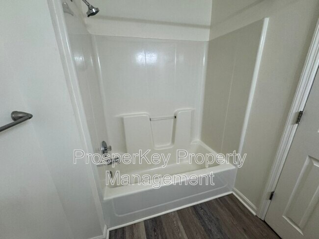 Building Photo - 802 27th Ave