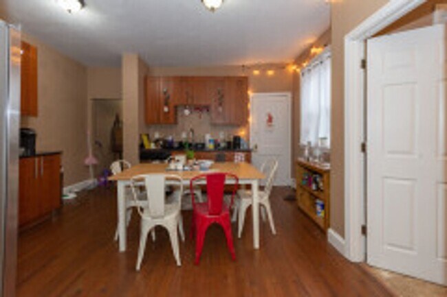Building Photo - 5 Bed 2 Bath - Allston - 9/1