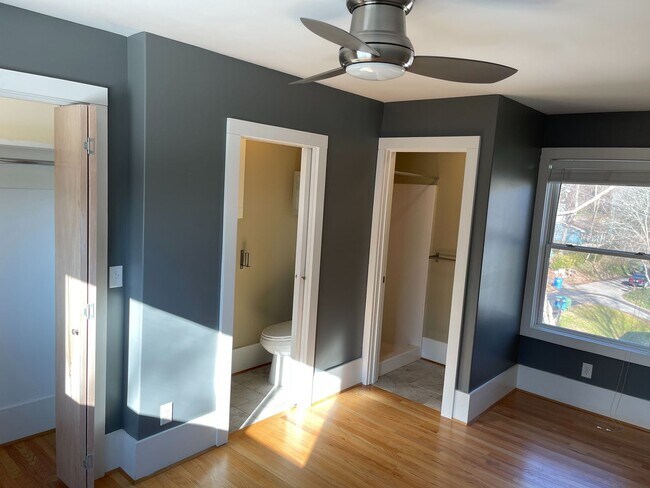 Building Photo - West Asheville, Green Built,  4 Bedroom, 4 Bathrooms. Two separate  living areas.