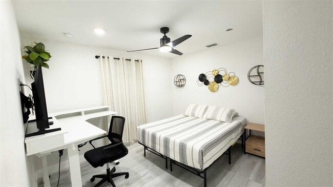 Building Photo - 1414 E Harding St