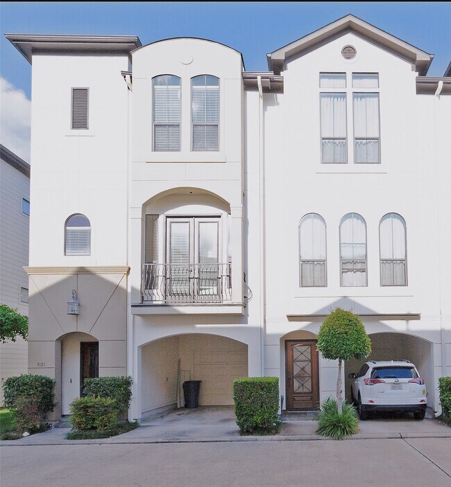 Building Photo - 3123 Fairdale Oaks E