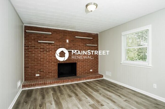 Building Photo - 3 Bedroom Pet-Friendly Home in LOUISVILLE, KY with Main Street Renewal