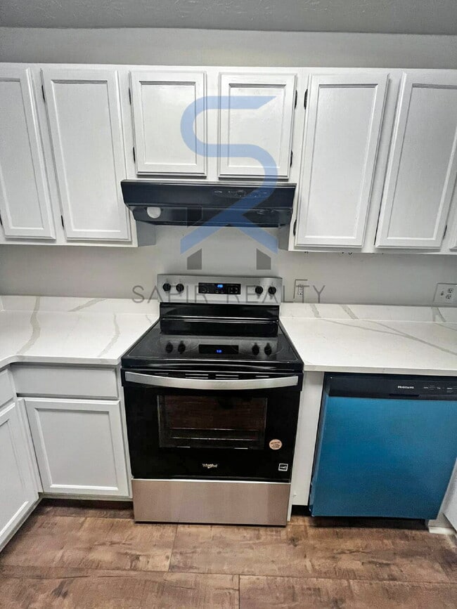 Building Photo - 5802 Trent Walk Dr