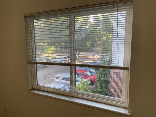 Building Photo - 1209 W Plum St