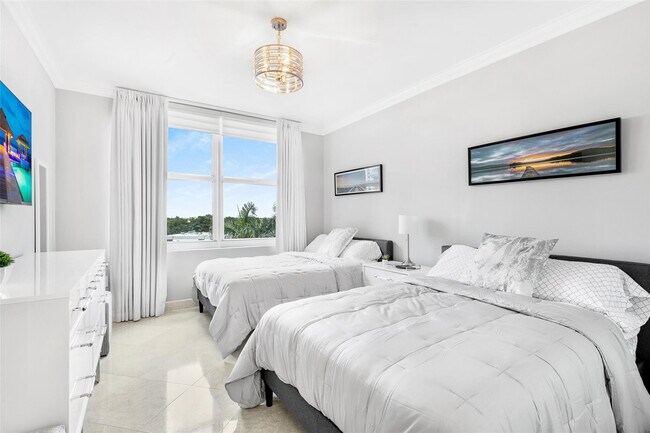 Building Photo - 2110 N Ocean Blvd