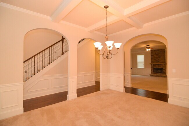 Building Photo - Huge 5 Bed/4 Bath Home Near Ft. Gordon