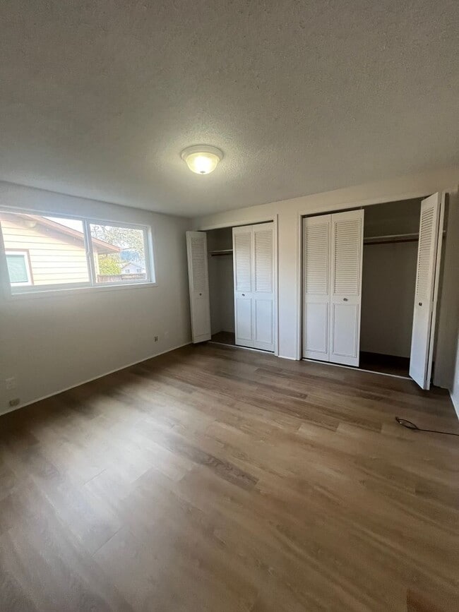 Building Photo - 2-bedroom 1-bathroom Hayden Bridge Duplex