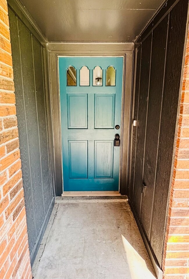 Building Photo - 1803 S Park St