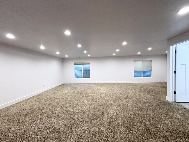 Building Photo - 5052 Moray Ct