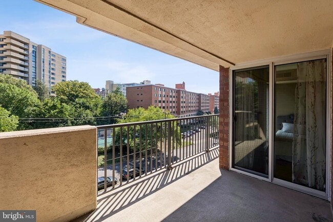 Building Photo - 1300 Army Navy Dr