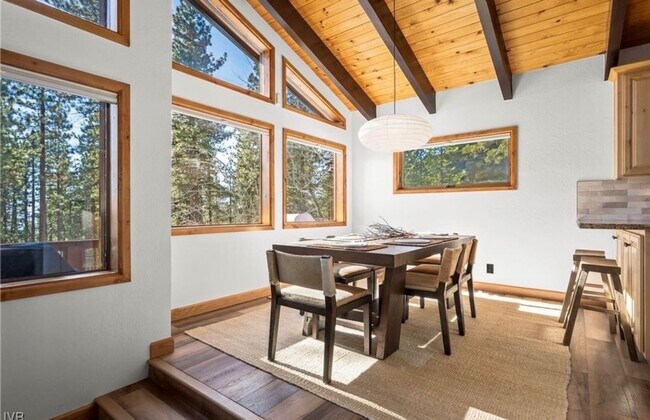 Building Photo - Mountain Modern Retreat