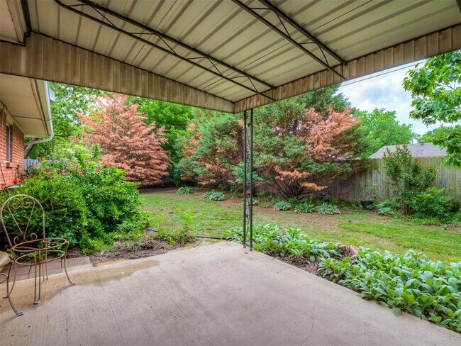 Building Photo - 1220 Columbia Ct