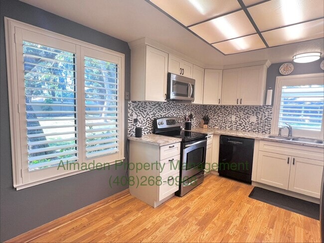 Building Photo - Remodeled Sunrise Community Single Story Condo! Pets Negotiable! Great Schools & Central A/C!!