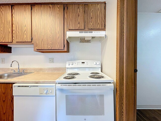 Building Photo - The Hampton - 1 Bedroom 1 Bathroom with in...