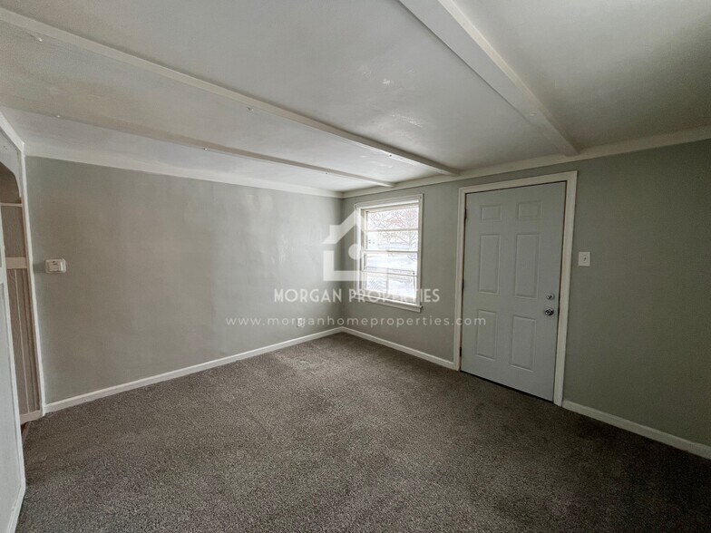 Building Photo - 713 E 31st St