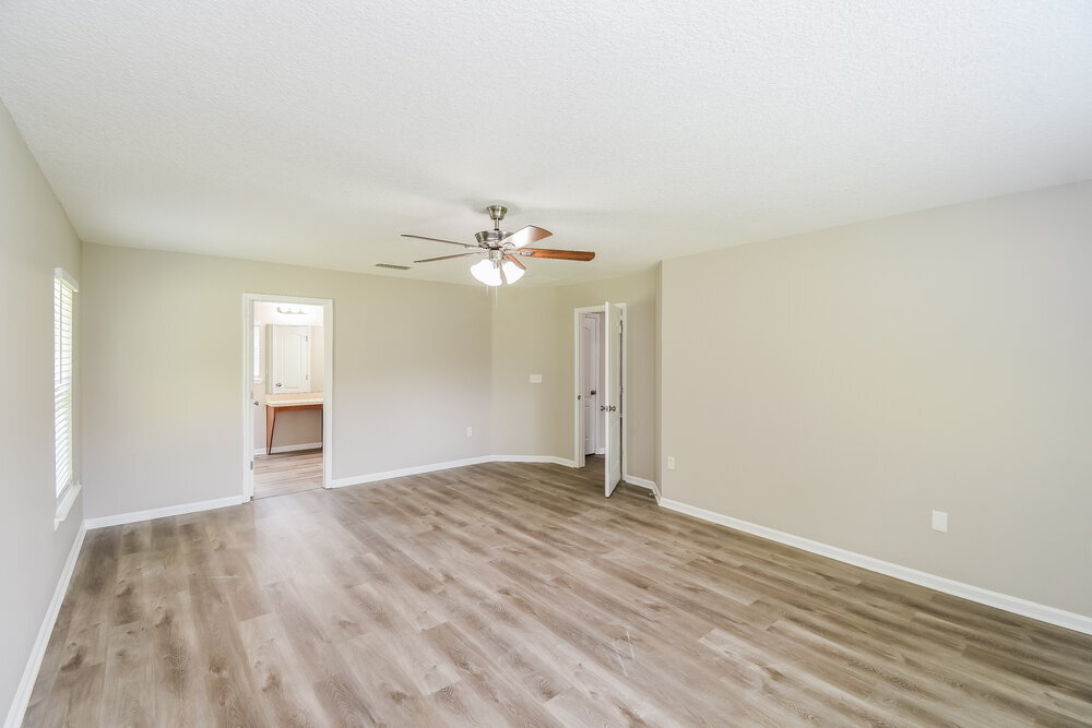 Building Photo - 76309 Deerwood Dr