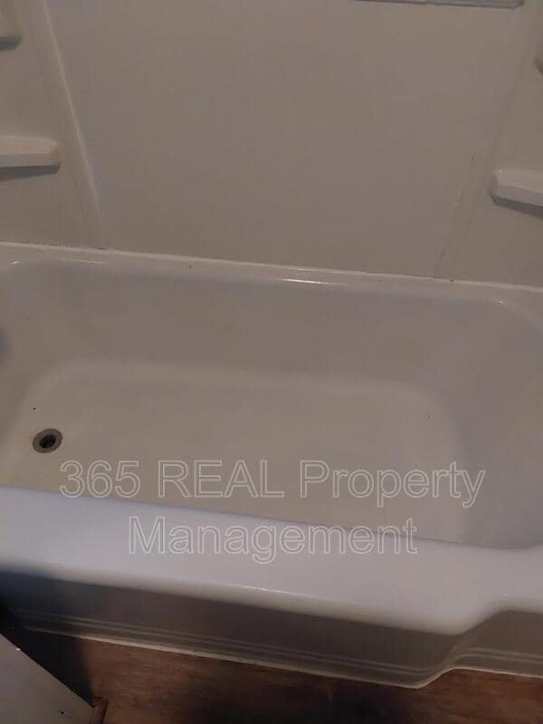 Building Photo - 1431 11 Street, Unit 1/2