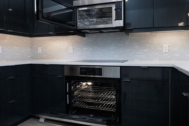 Building Photo - 68 Fairway Dr