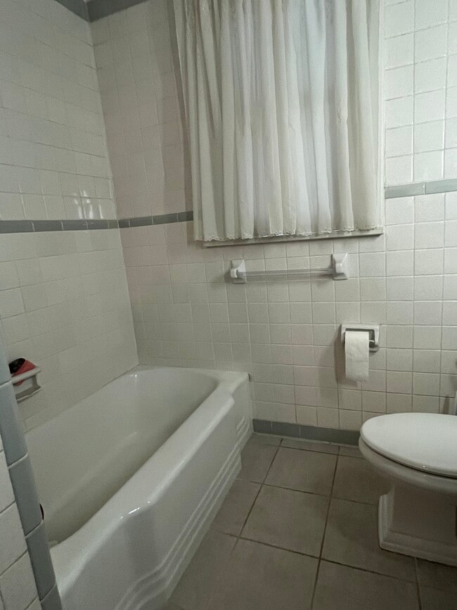 Building Photo - 220 E Montgomery St