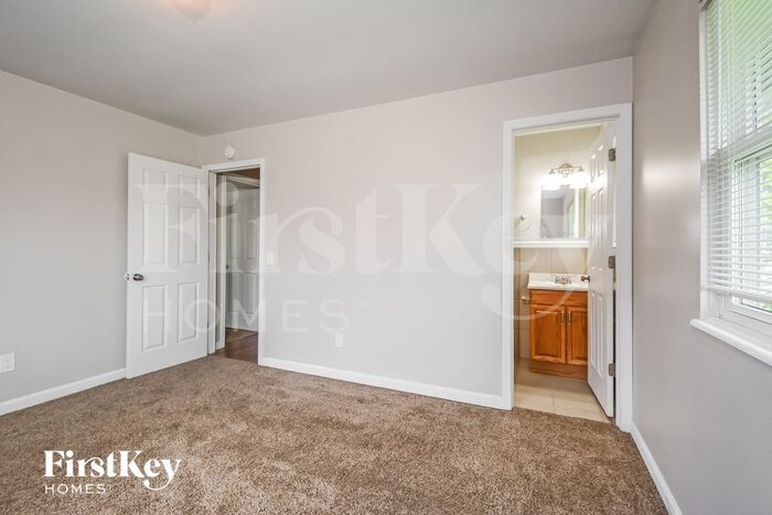 Building Photo - 2525 Dove Dr