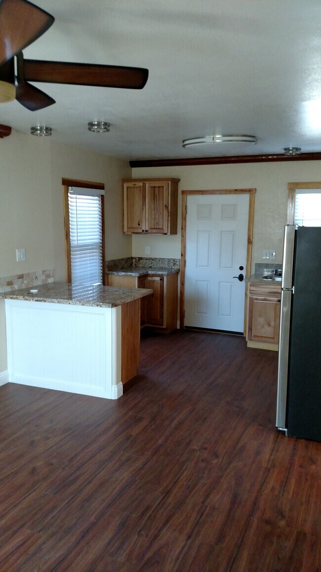 Building Photo - 225 Southlook Ave