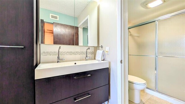 Building Photo - 2767 Carambola Cir S