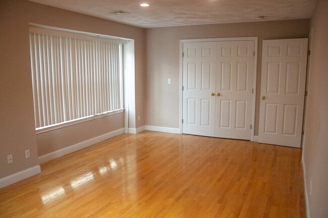 Building Photo - 4 Humphrey St