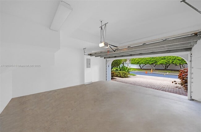 Building Photo - 21025 NE 31st Ave