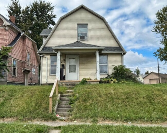 Primary Photo - 2-bedroom, 1-bathroom rental located in Ea...