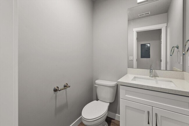 Building Photo - 721 E Zekes Ct