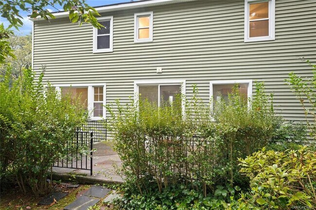 Building Photo - 47 Hommocks Rd