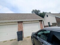 Building Photo - 32 N Cedar Lake Dr W