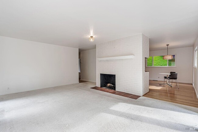 Building Photo - 153 Willow Ave
