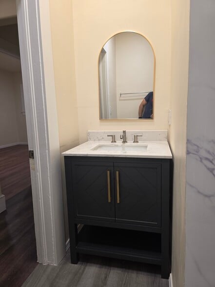 Building Photo - 833 N 4th Ave