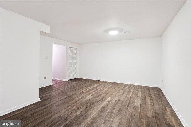 Building Photo - 8230 Goldstream Ct