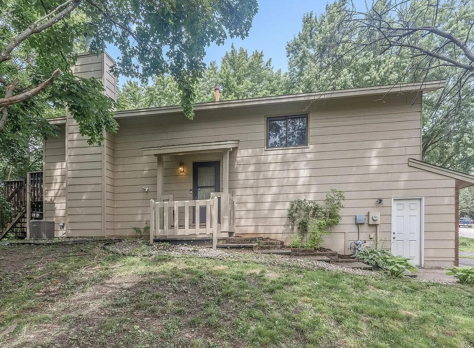 Building Photo - 8290 Tamarack Trl