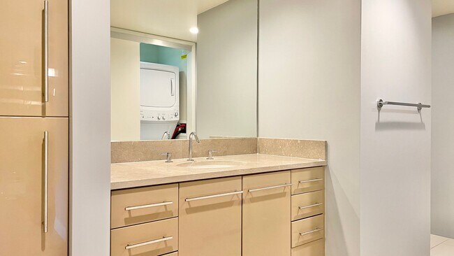 Building Photo - 2 BEDROOM CONDO UNIT IN CONVENIENT DOWNTOW...