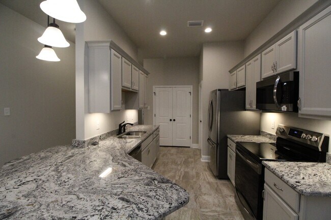 Building Photo - Spacious 3BR/2BA Home Near Navy Federal HQ with Split Floor Plan, High Ceilings & 2-Car Garage