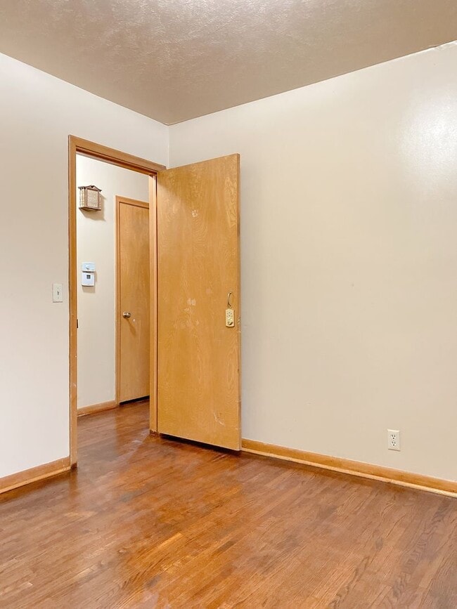 Building Photo - A wonderful 4-bedroom house in the Benson Gardens area - near Walmart Neighborhood Market, Asian ...