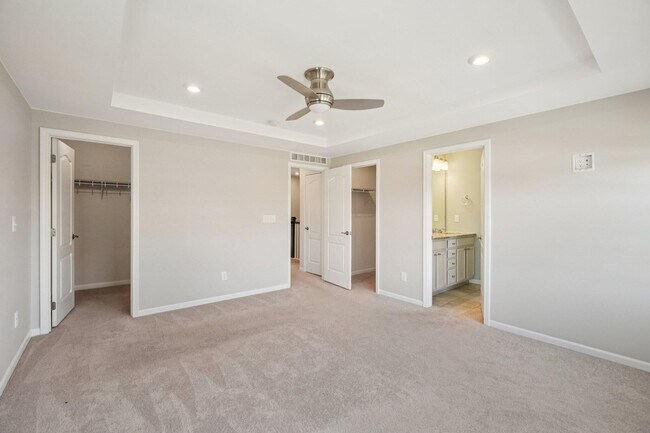 Building Photo - 202 N Sydney Ct