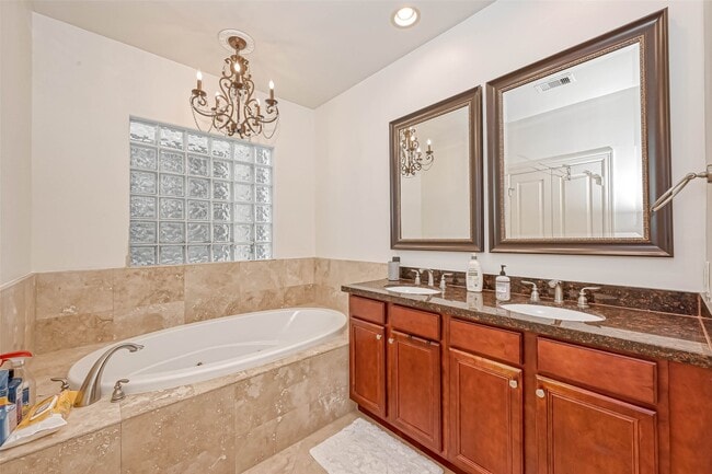 Building Photo - 1610 Ennis St