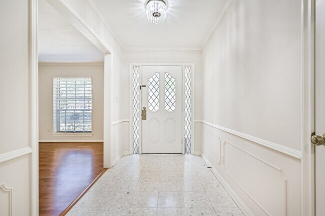 Building Photo - 2005 La Salle Ln