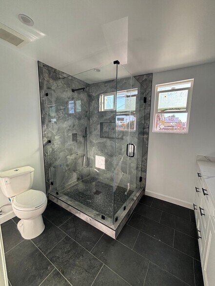 Building Photo - 2280 S Barrington Ave