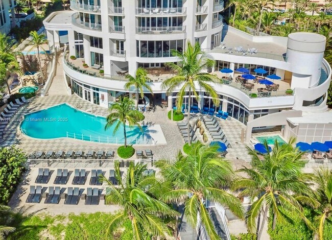 Primary Photo - 17375 Collins Ave