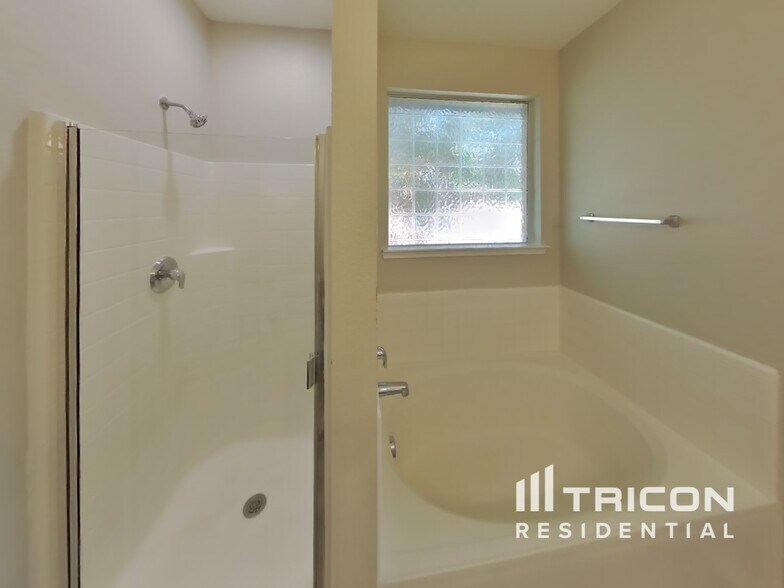 Building Photo - 207 Moonlight Dr