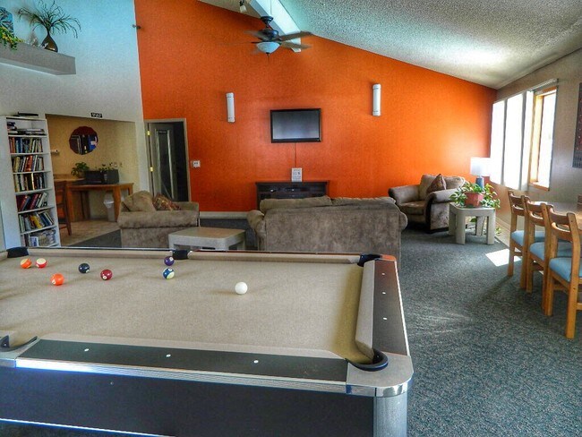 Building Photo - La Verde